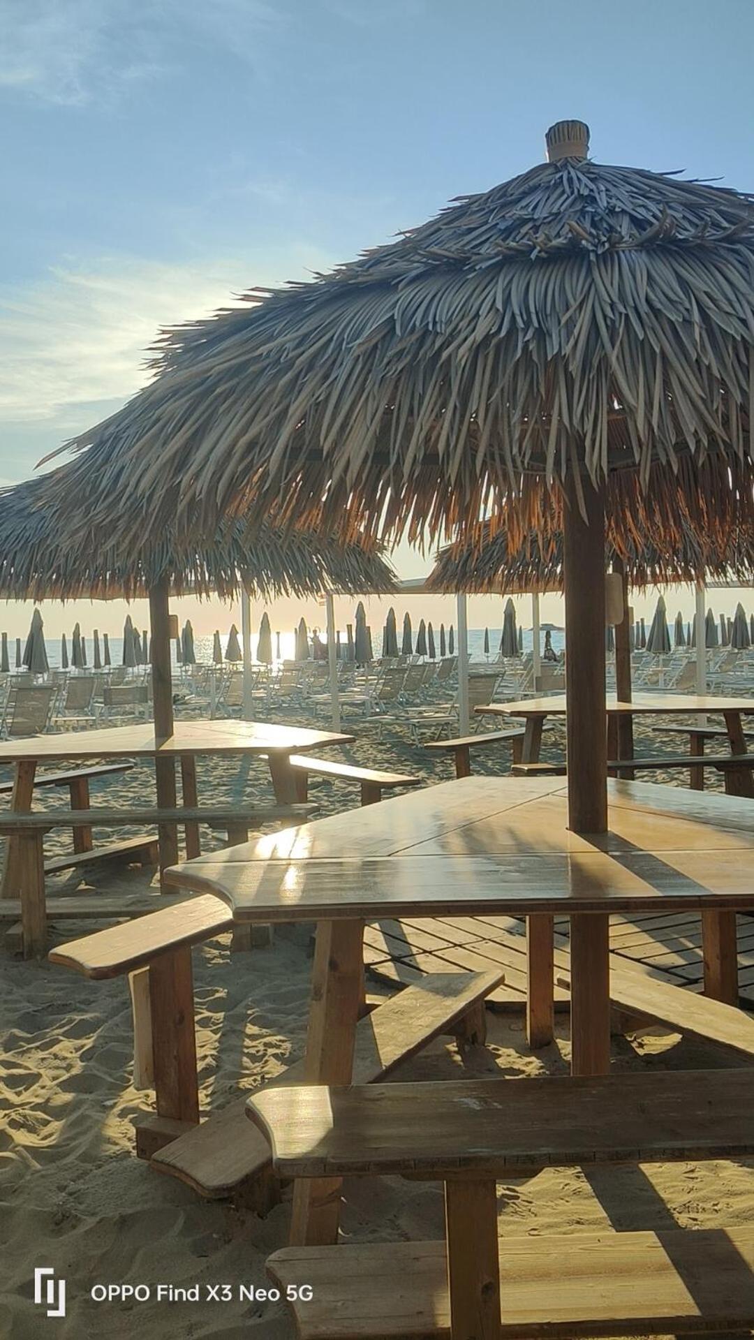 Sea Beach Relax Tirrenia Eksteriør billede
